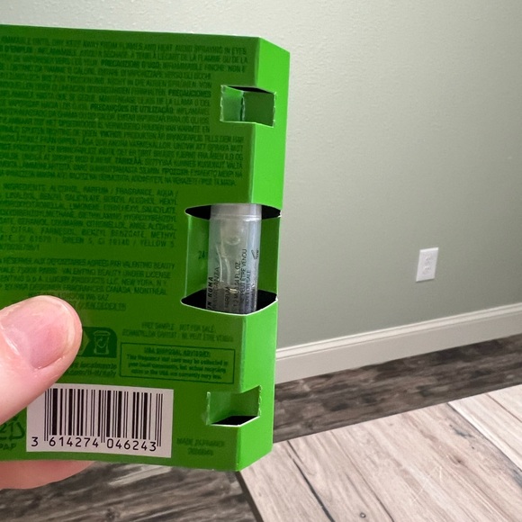 Fragrance Sample Bundle - Picture 14 of 14